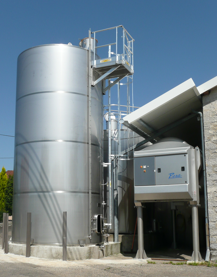 Pressoir et cuve inox Pressoir et cuve inox